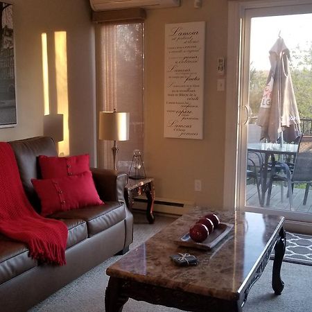 2 Bedroom Condo in Pedestrian Village by Amazing Property Rentals Mont-Tremblant Esterno foto