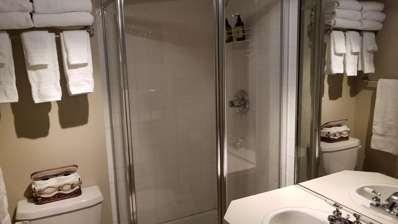 2 Bedroom Condo in Pedestrian Village by Amazing Property Rentals Mont-Tremblant Esterno foto