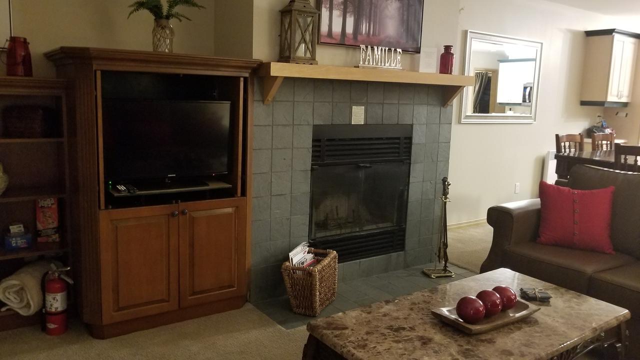 2 Bedroom Condo in Pedestrian Village by Amazing Property Rentals Mont-Tremblant Esterno foto