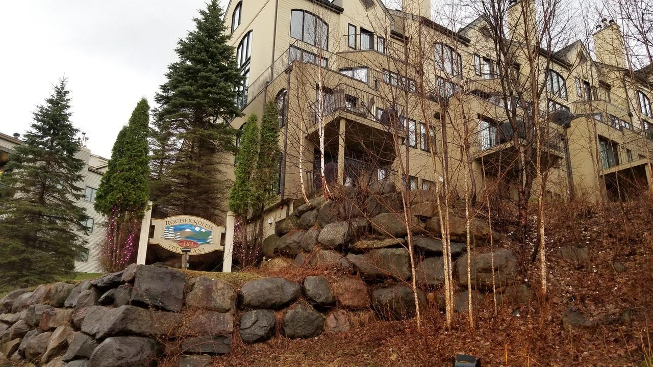 2 Bedroom Condo in Pedestrian Village by Amazing Property Rentals Mont-Tremblant Esterno foto